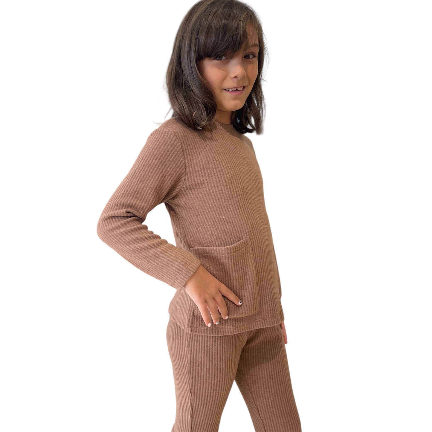 conjunto menina, conjunto malha canelada, roupa infantil confortável, conjunto 4 a 12 anos, camisola com bolsos, moda infantil, conjunto de menina, roupa prática e fofa, look casual infantil, conjunto de inverno menina