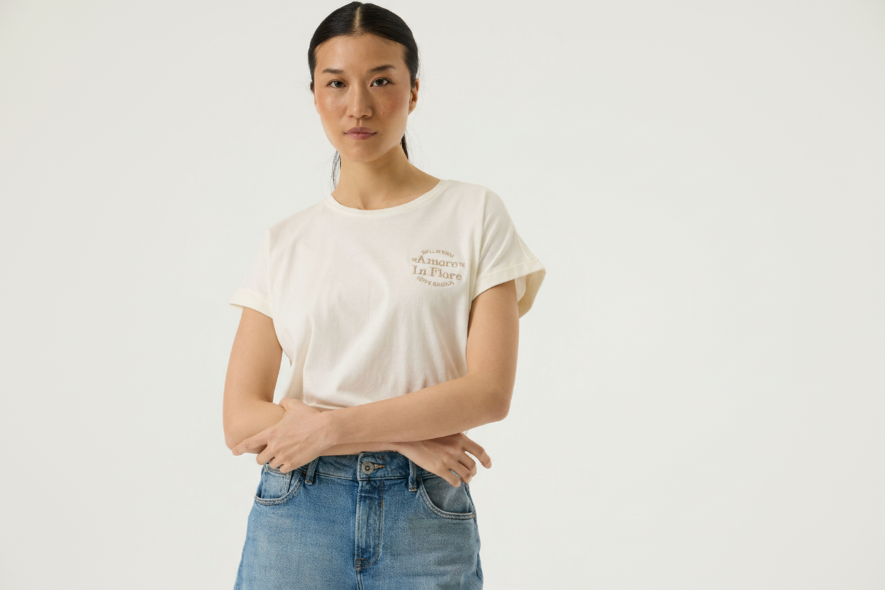 T-shirt sem texto de fundo